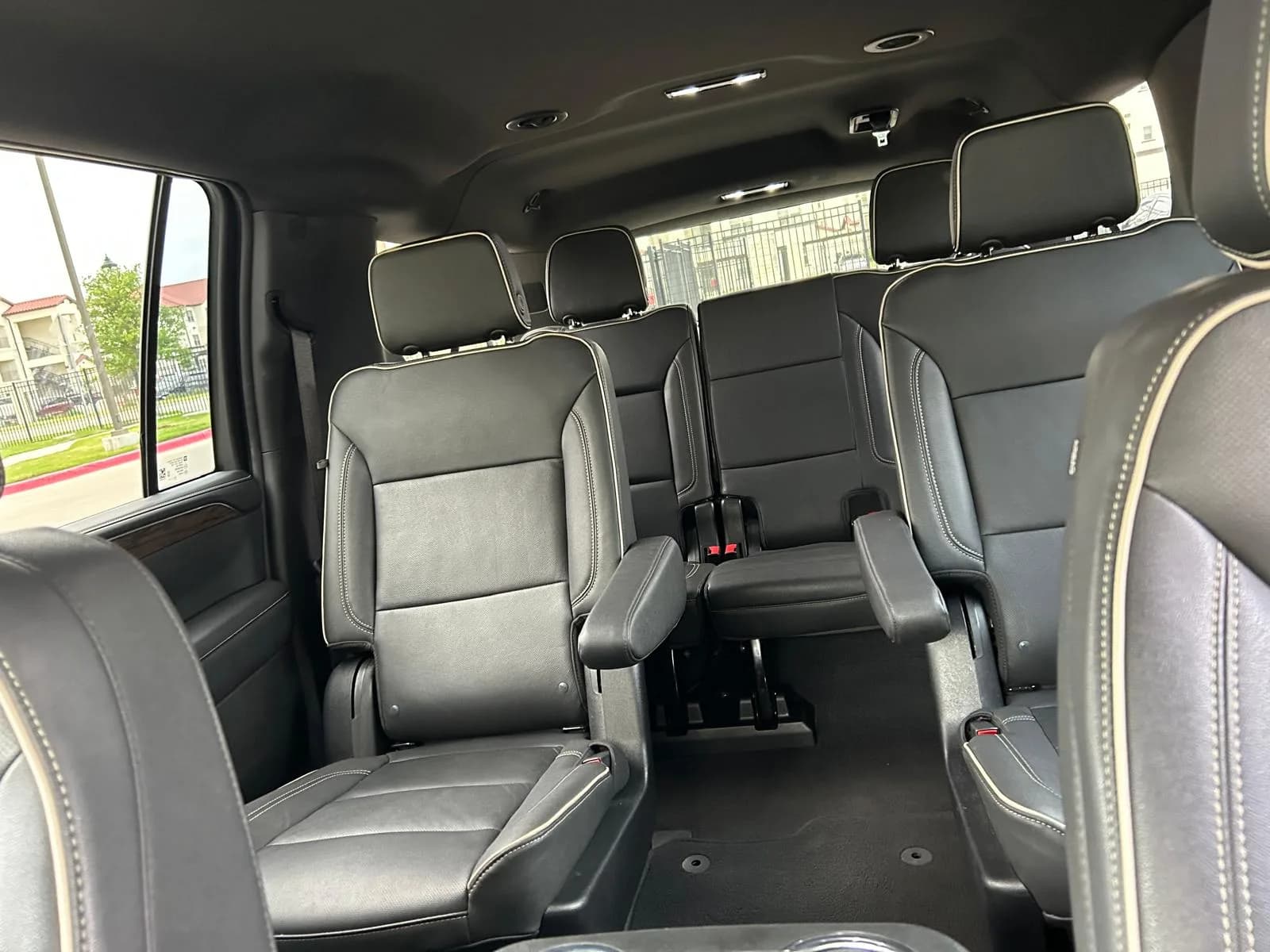 Luxury SUV, photo 7 of 7