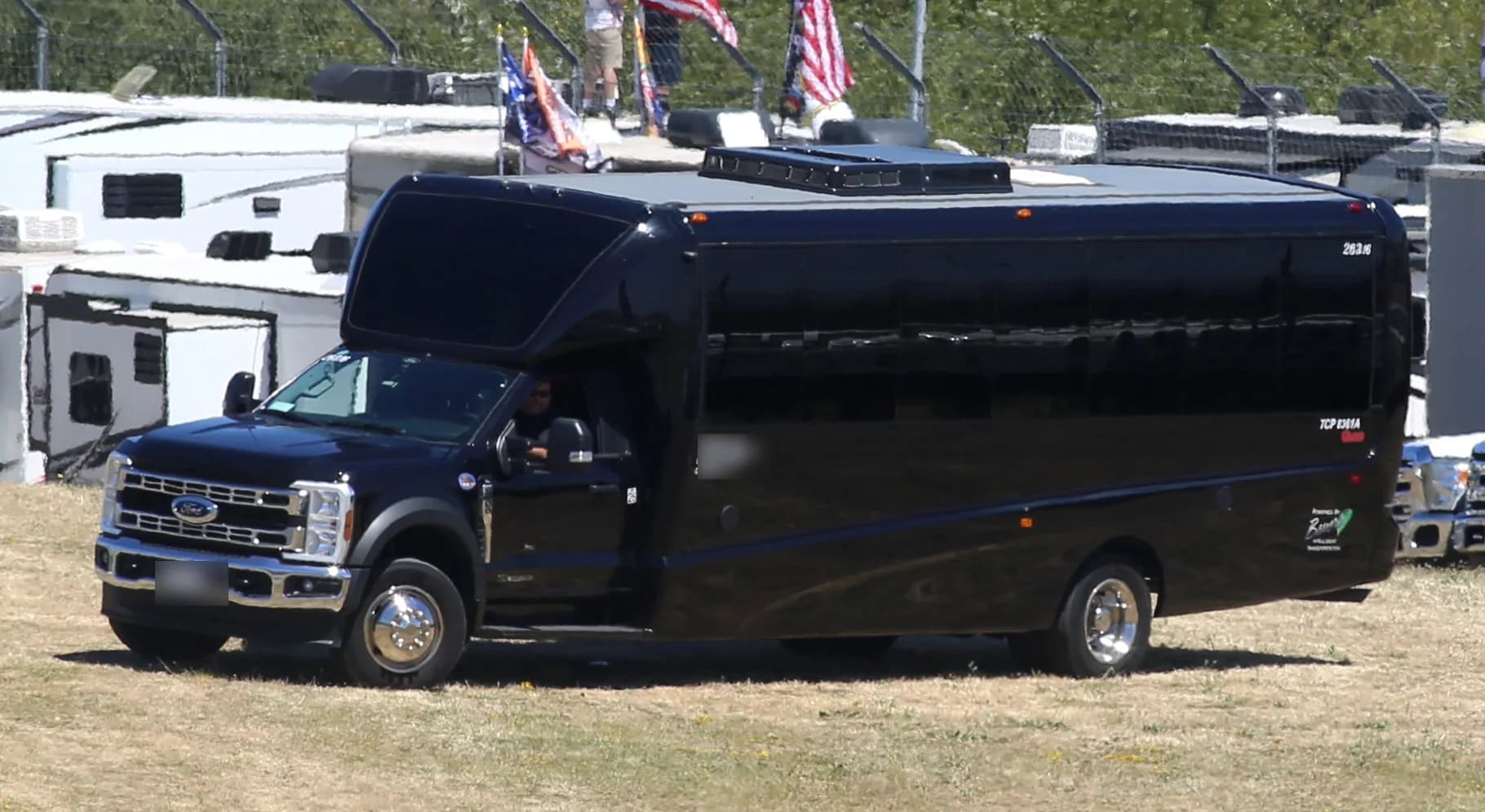 Mini coach, photo 1 of 1
